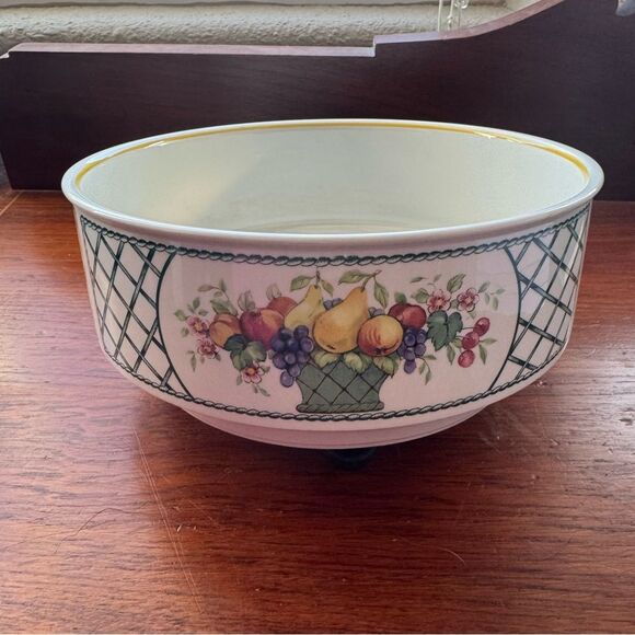 Vintage Villeroy & Boch Fruit Basket Bowl Design with Yellow Rim Made in Germany - Picture 6 of 7
